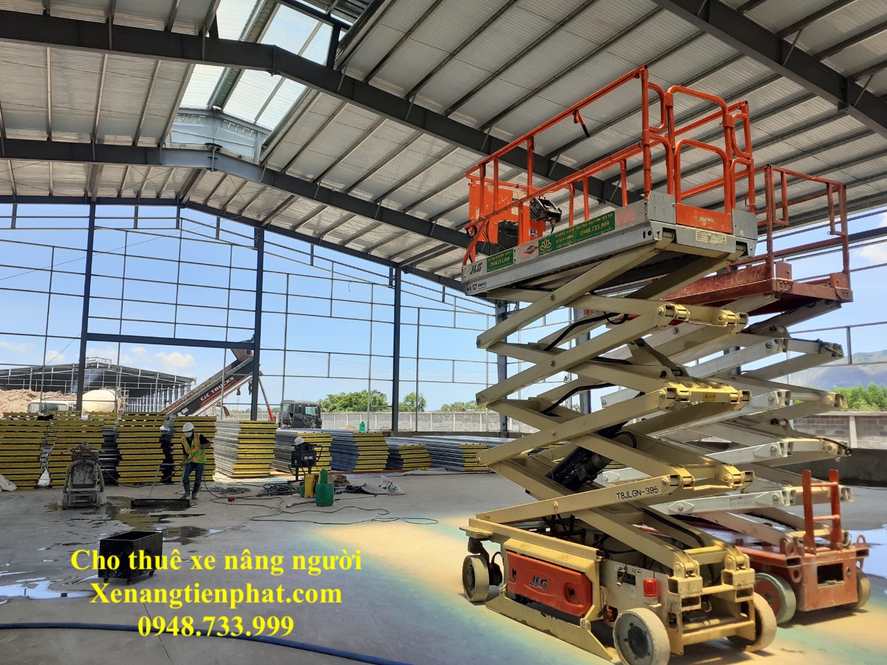 Cho thuê xe nâng người dạng cắt kéo tại Bình Dương