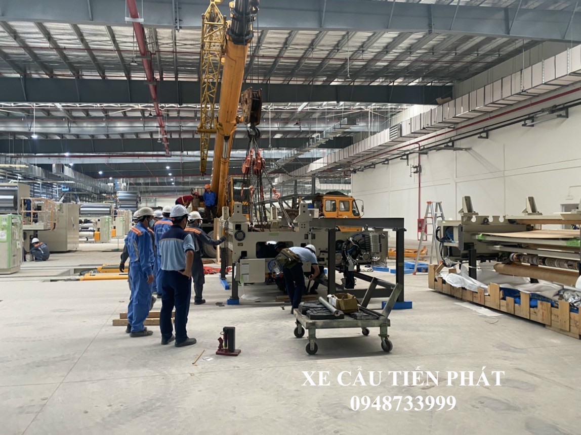 Cho thuê xe cẩu lắp dựng máy móc thiết bị 