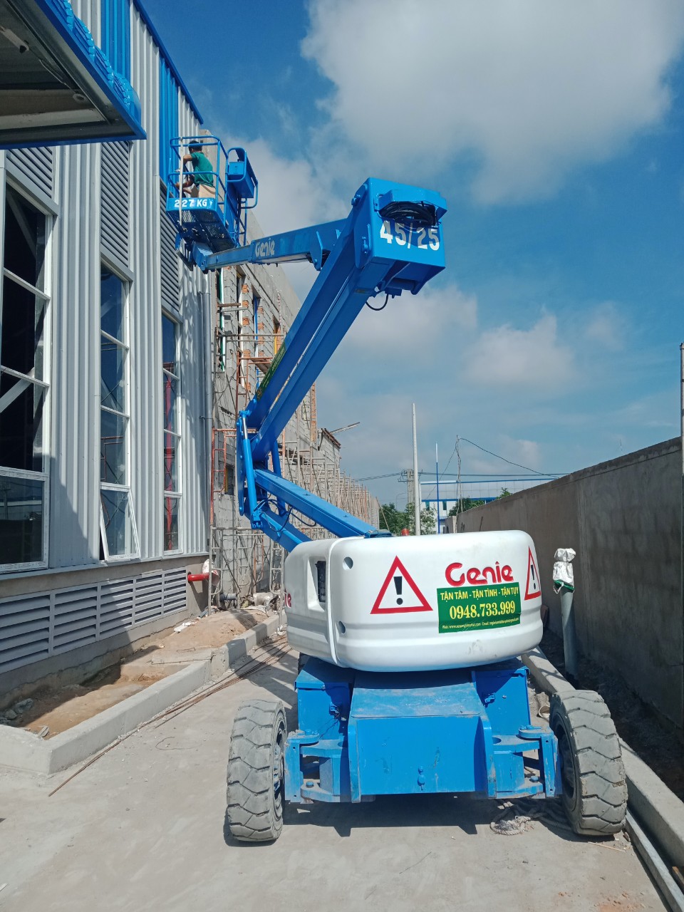 Cho thuê xe nâng người dạng Boomlif chạy điện tại Tân An Long An 0948733999