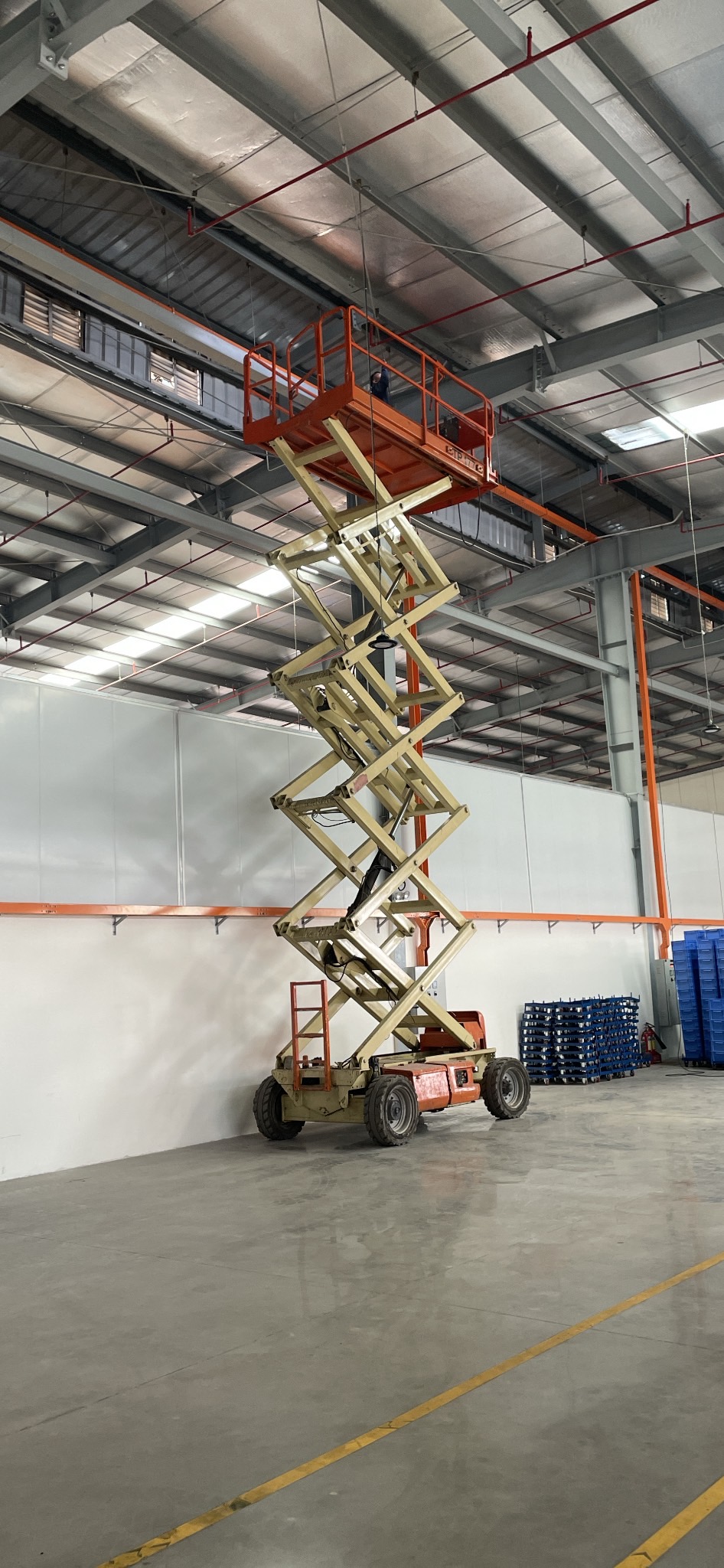 Xe nâng người 14m chạy điện