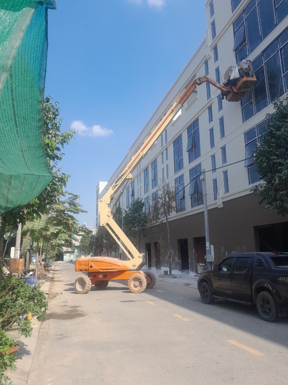 Xe nâng người chiều cao 16m tại KCN Bắc Vinh - Nghệ An