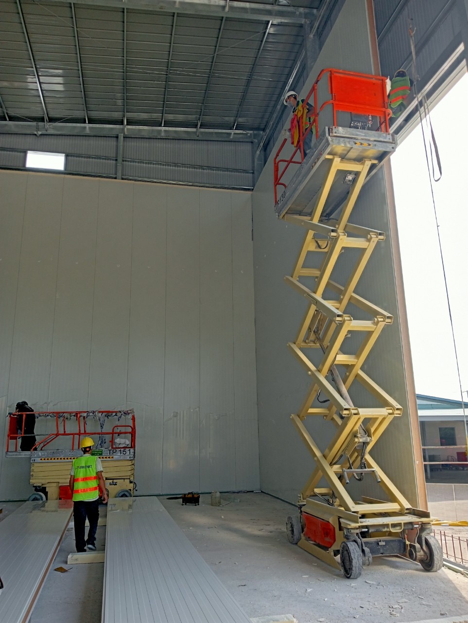 Cho thuê xe nâng người 10m tại nghệ an