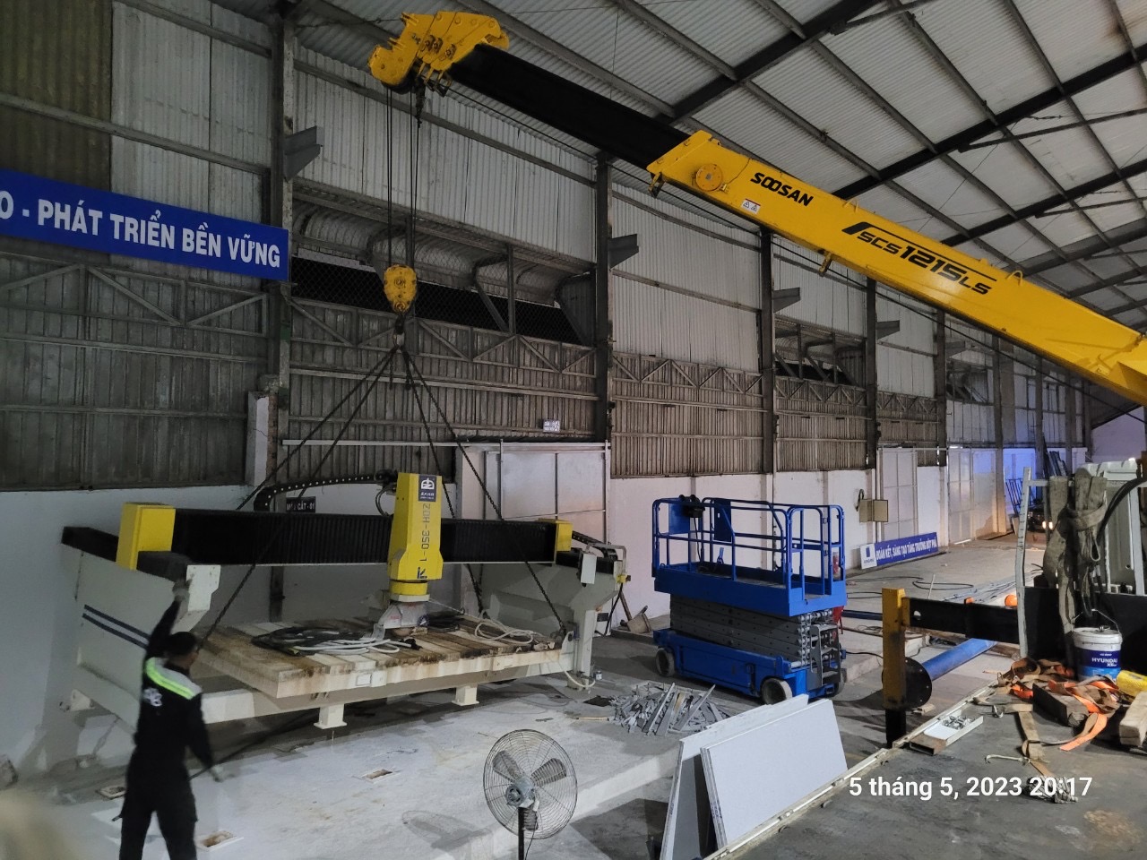 Di dời nhà máy làm đá 