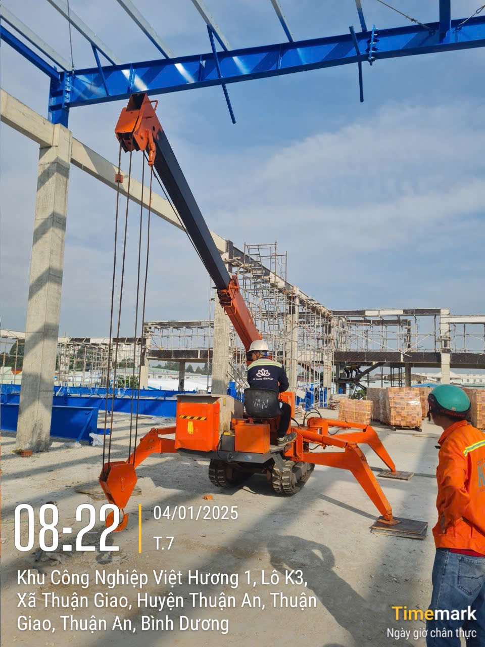 Xe cẩu chân nhện 3 tấn