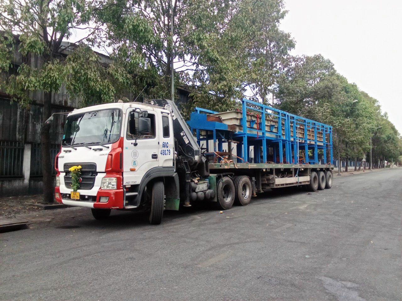 Xe container chở máy số lượng lớn