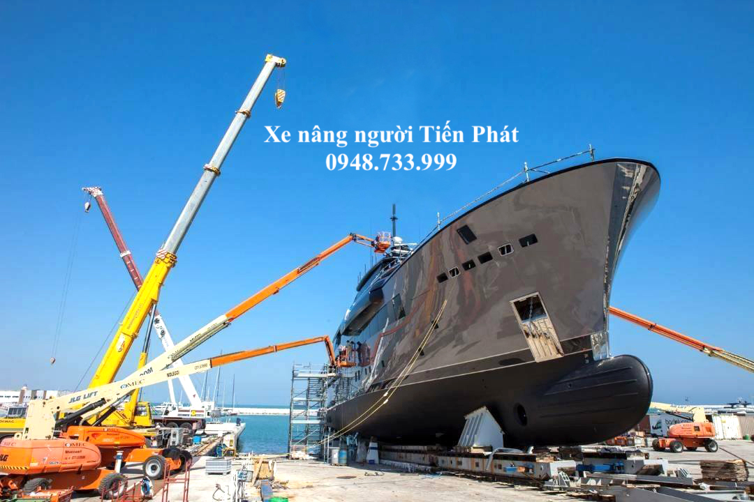 Tiến Phát - Xe nâng người phục vụ đóng tàu