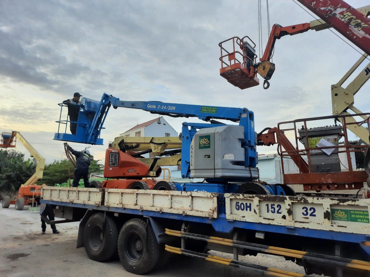 Vận chuyển xe nâng người giá rẻ tại Bình Dương