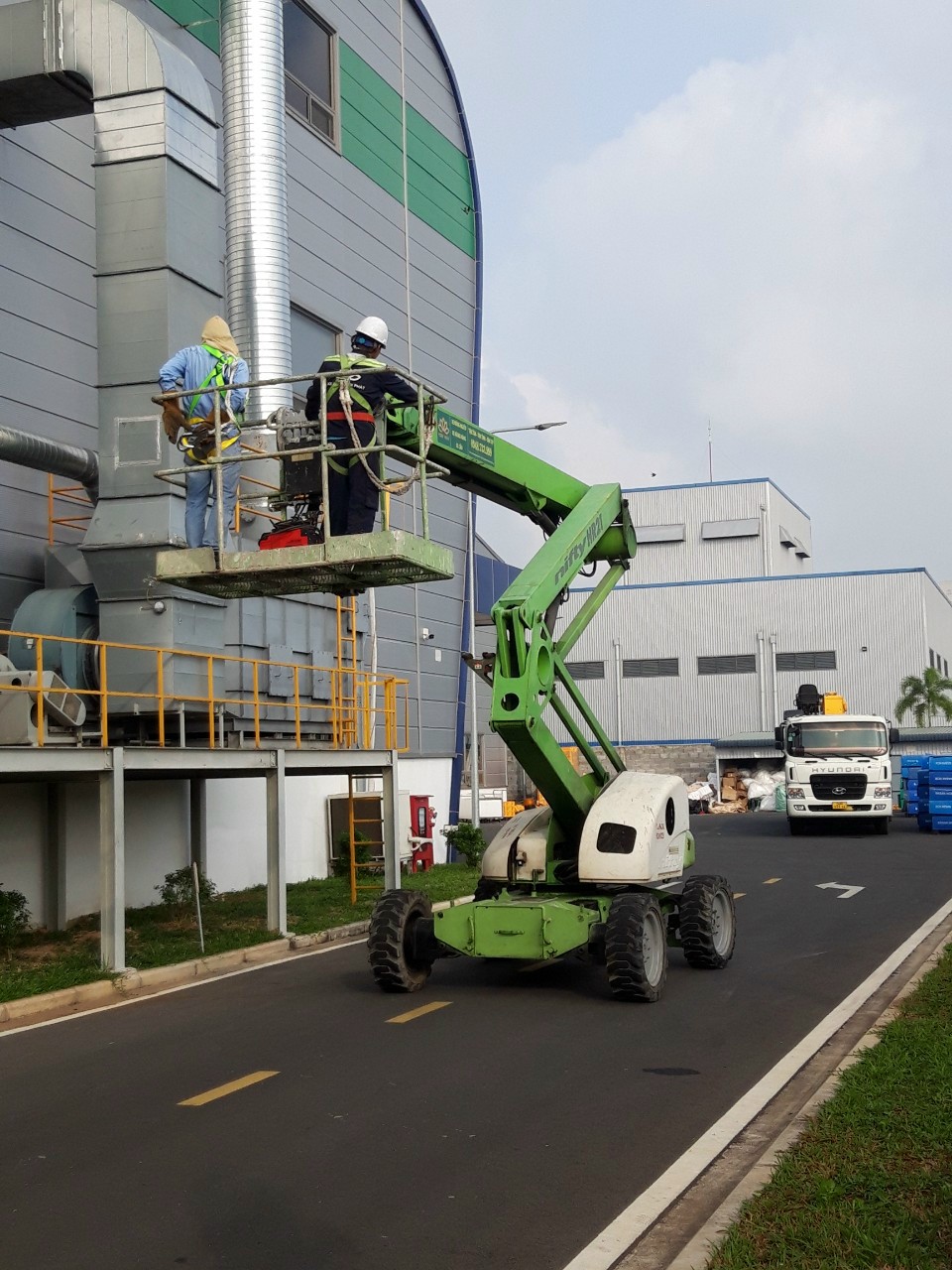 Cho thuê xe nâng tại Bình Dương 