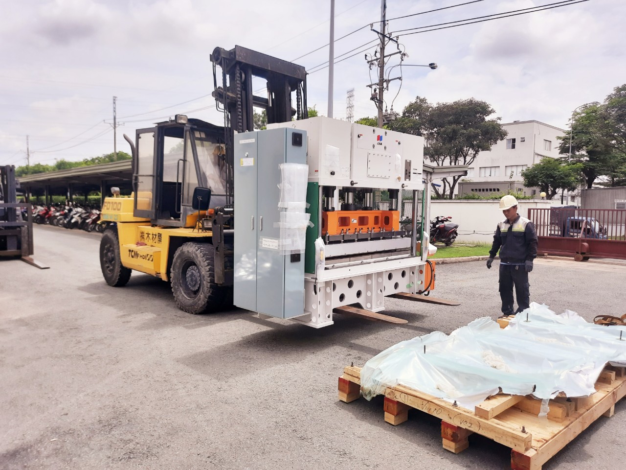 Cho thuê xe nâng tại Dĩ An