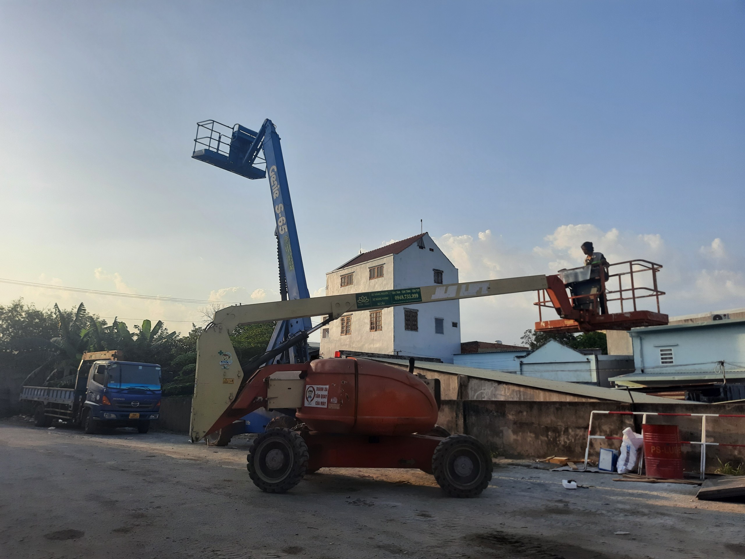 Cho thuê xe nâng người dạng boomlift chạy dầu tại Long An