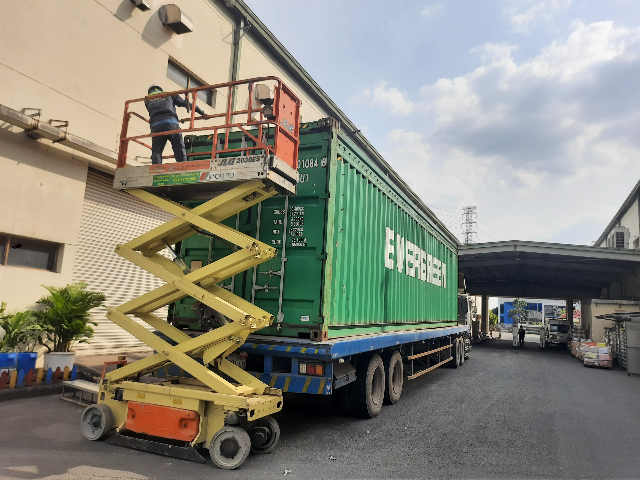 Xe nâng người JLG 2030ES