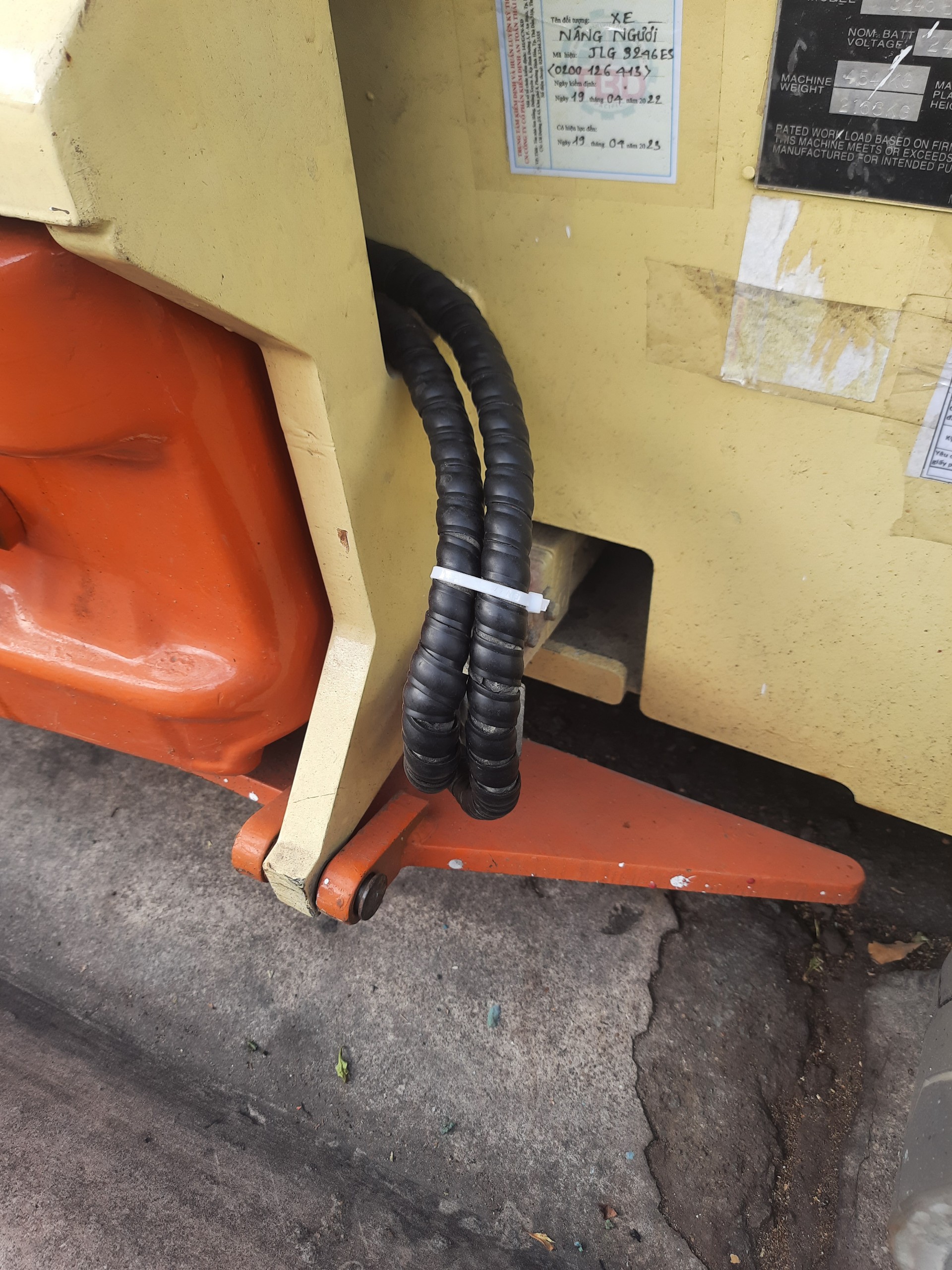 He thong an toan xe nang nguoi JLG 3246 ES