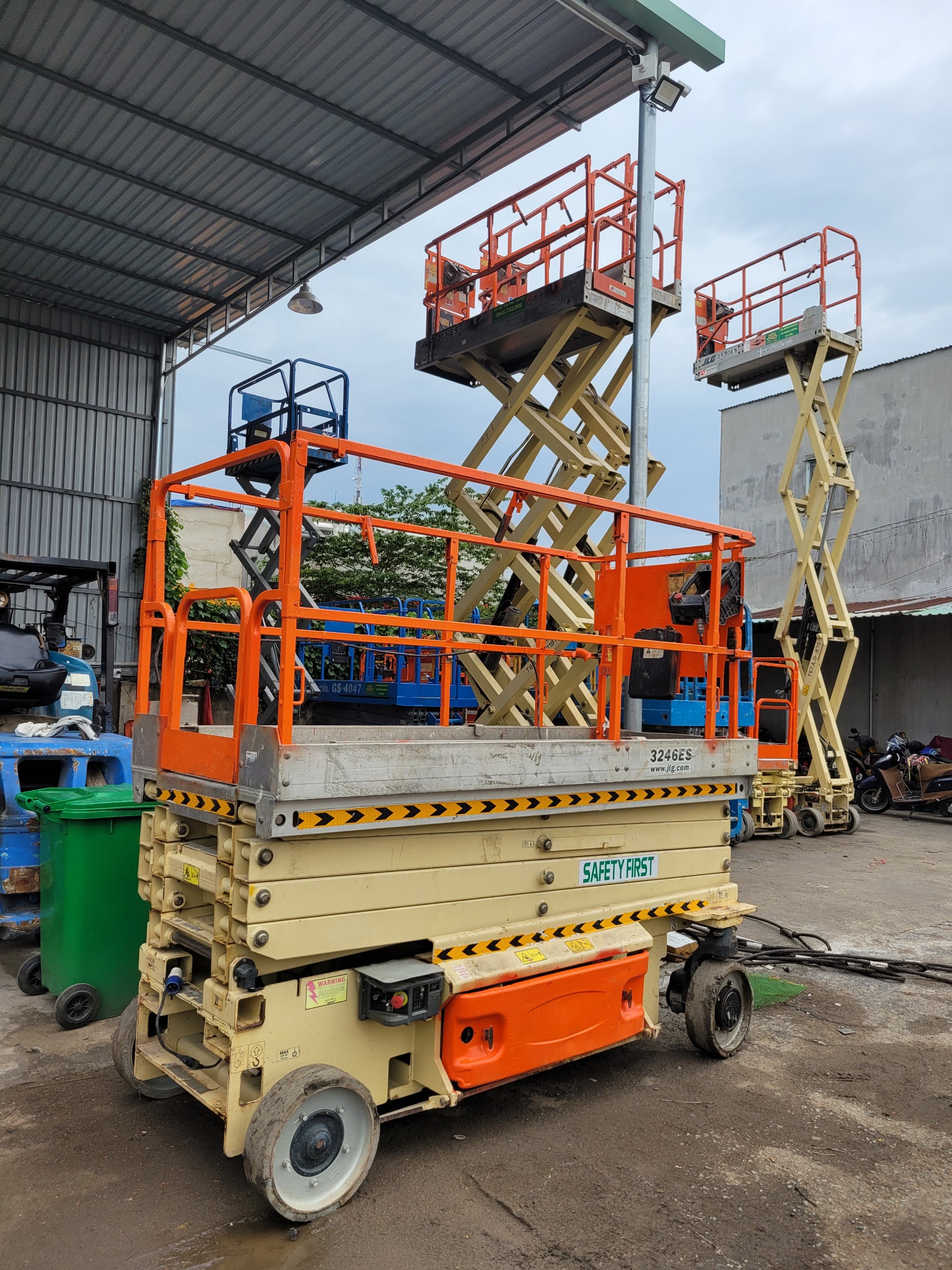 Mua ban va cho thue xe nang nguoi JLG 3246 ES