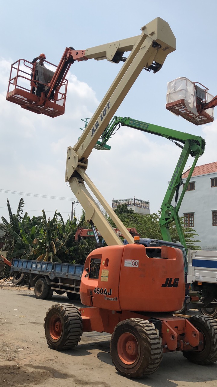 Cho thuê xe nâng người JLG 450AJ
