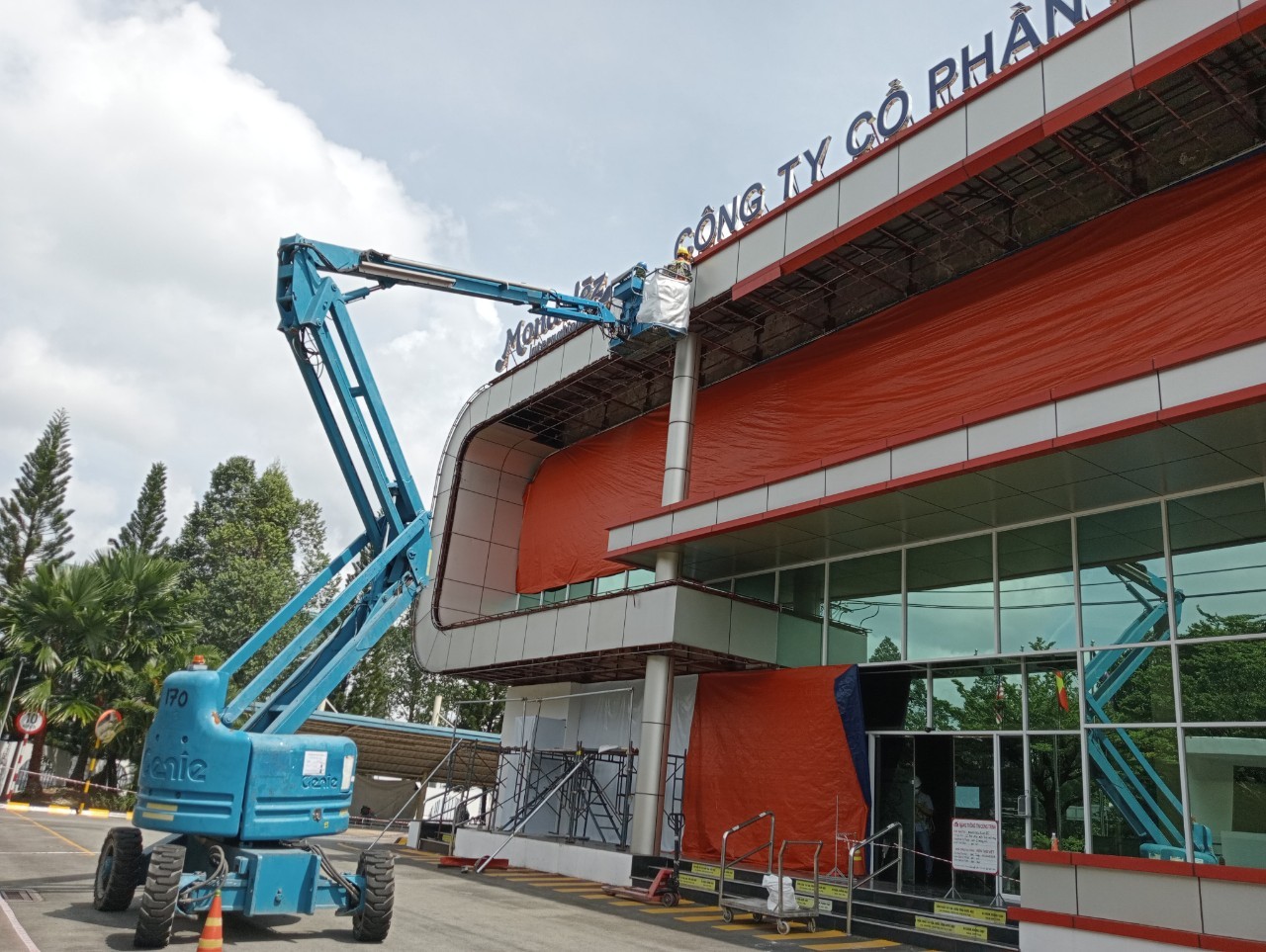 Xe nâng người chạy dầu Genie Z60/34