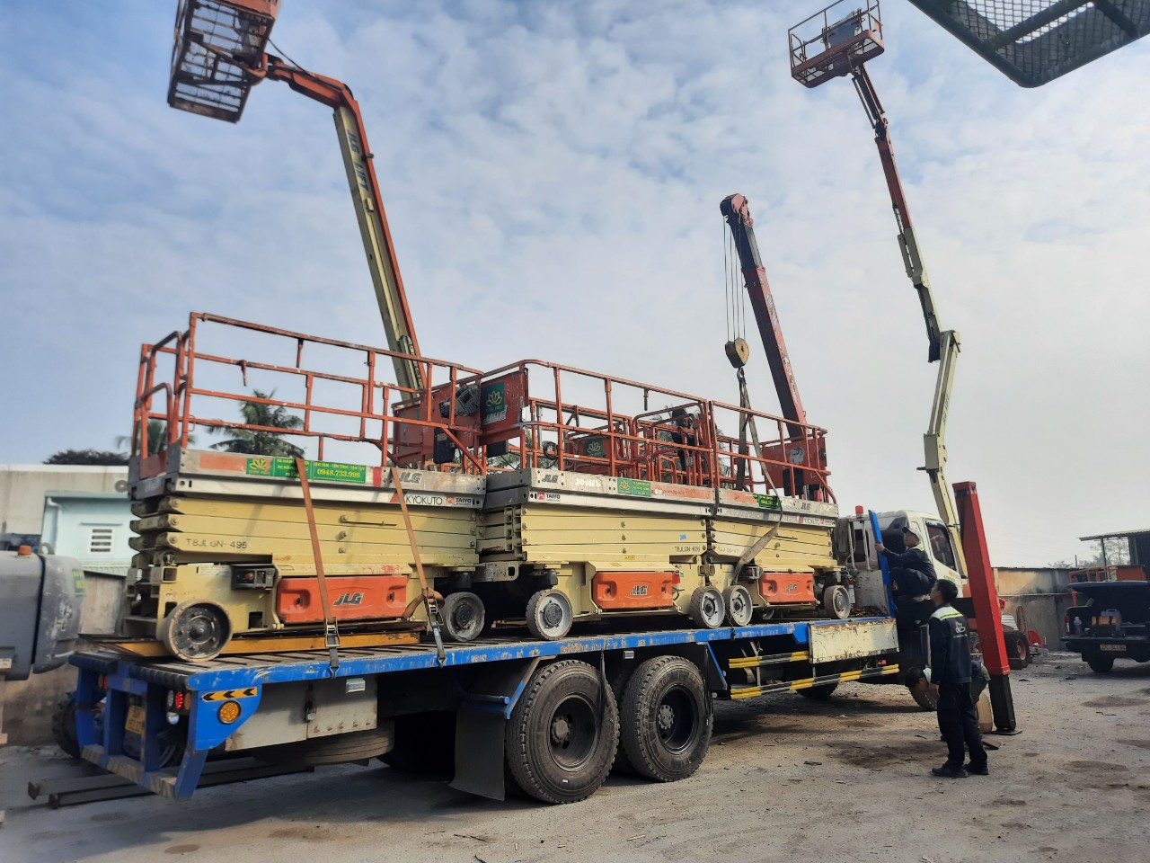 Cho thuê xe nâng người 12m tại Long An