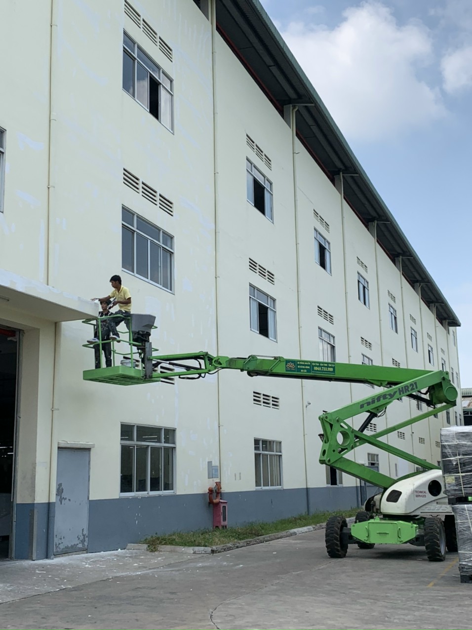Cho thuê xe nâng người tại Long An