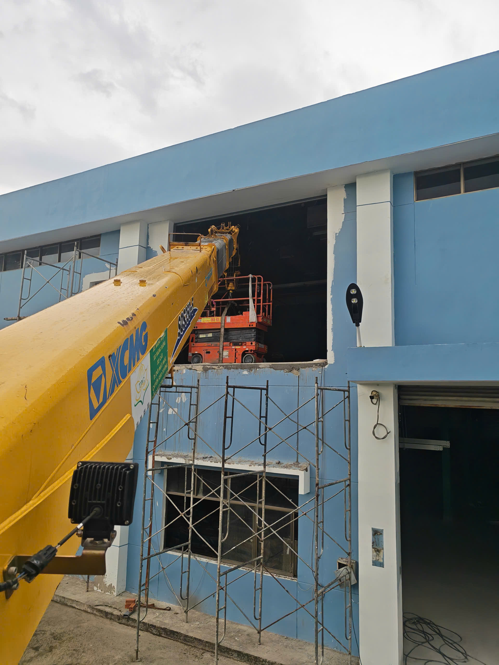 Vận chuyển xe nâng người giá rẻ tại Tây Ninh 