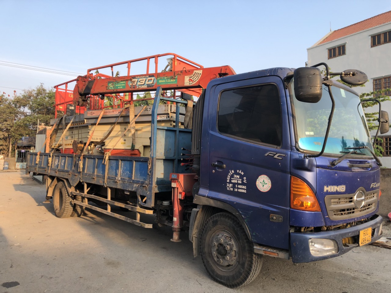 Vận chuyển xe nâng người giá rẻ tại Bình Dương