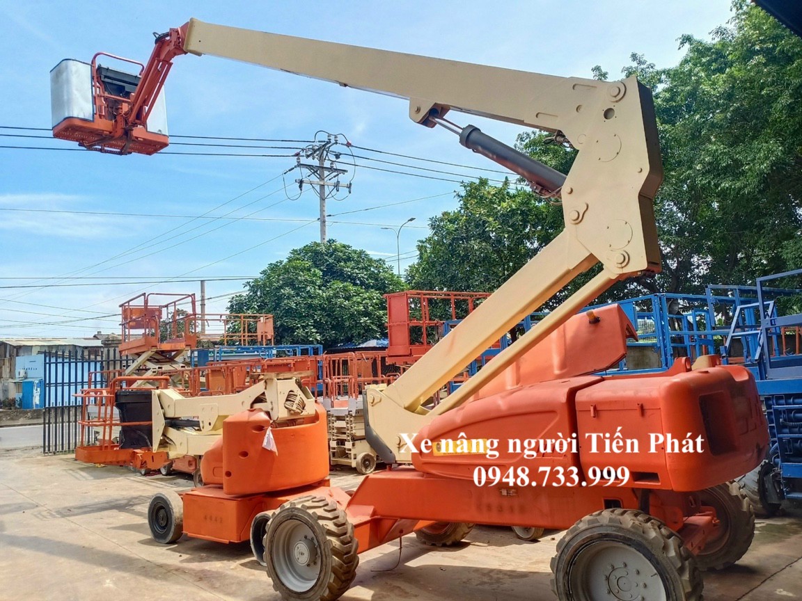 Cho thuê xe nâng người 20m tại KCN Đồng An 2 0948733999