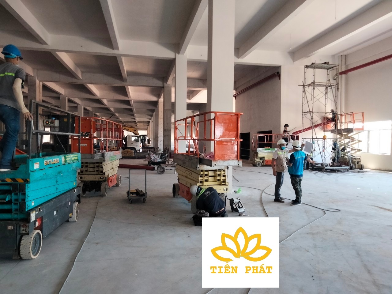 Cho thuê xe nâng người 6m tại nhà máy KIZUNA KCN Tân Kim