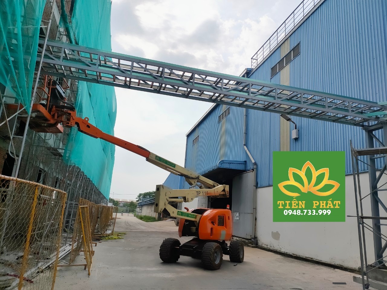 Cho thuê xe nâng người 16m tại KCN Hiệp Phước nhà bè