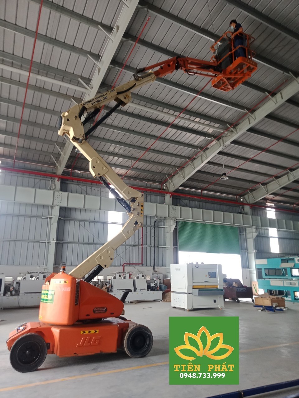 Cho thuê xe nâng người 16m tại KCN Hiệp Phước, Nhà Bè