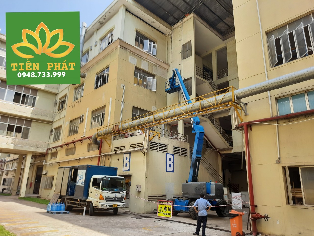 Cho thuê xe nâng người tại công ty Vĩnh Uy KCN Đất Đỏ Bà Rịa - Vũng Tàu 