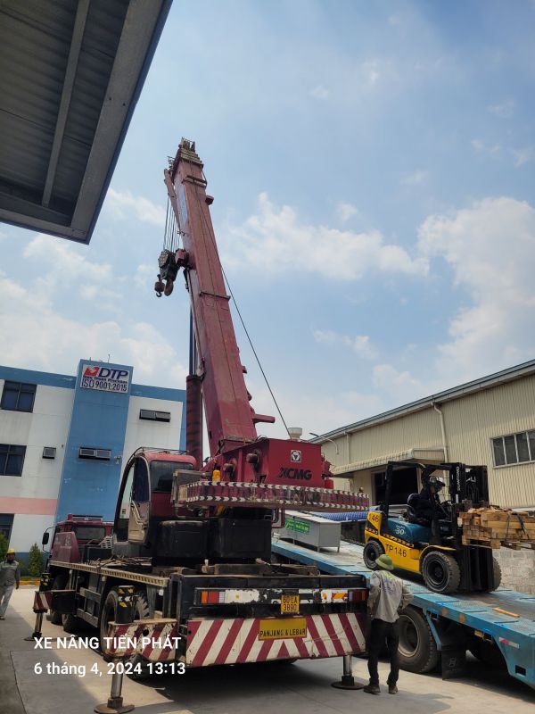 Xe cẩu chuyên dụng phục vụ di dời máy dấp 200T