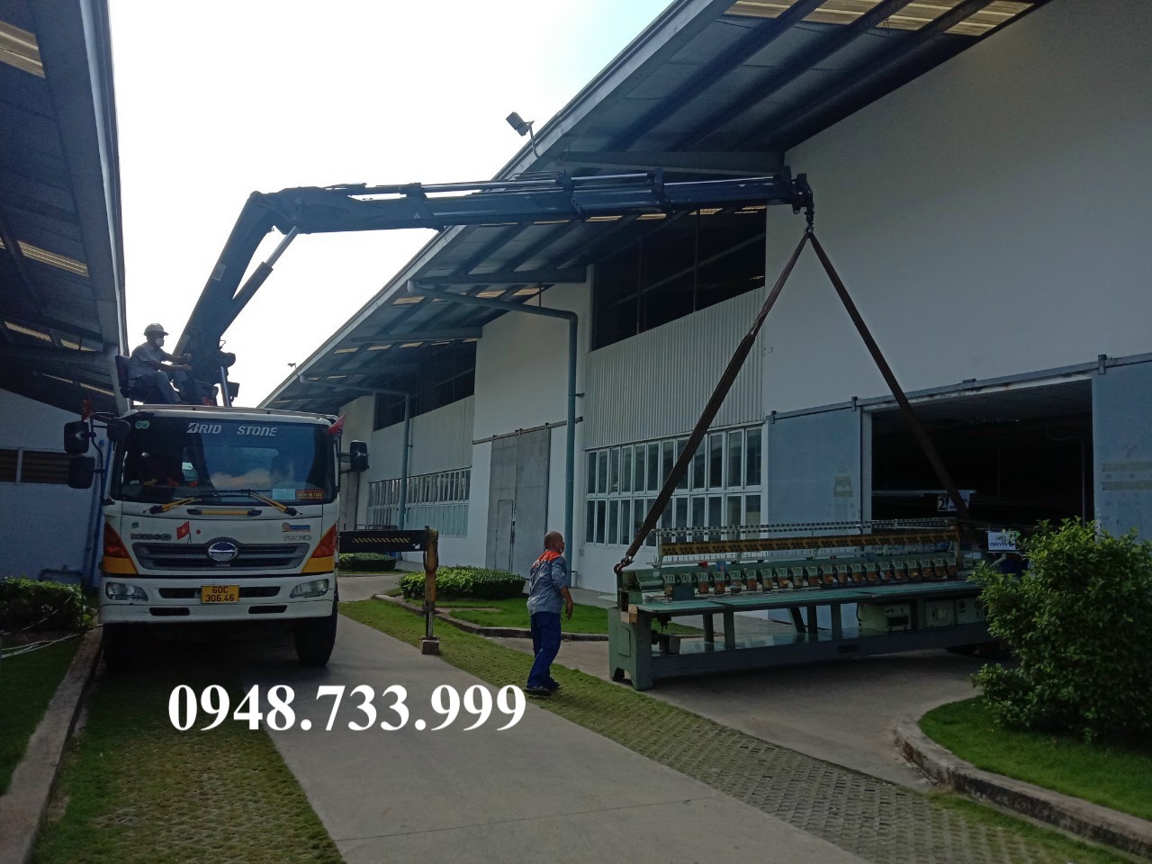 Cho thuê xe cẩu thùng tại KCN Đồng An 0948733999