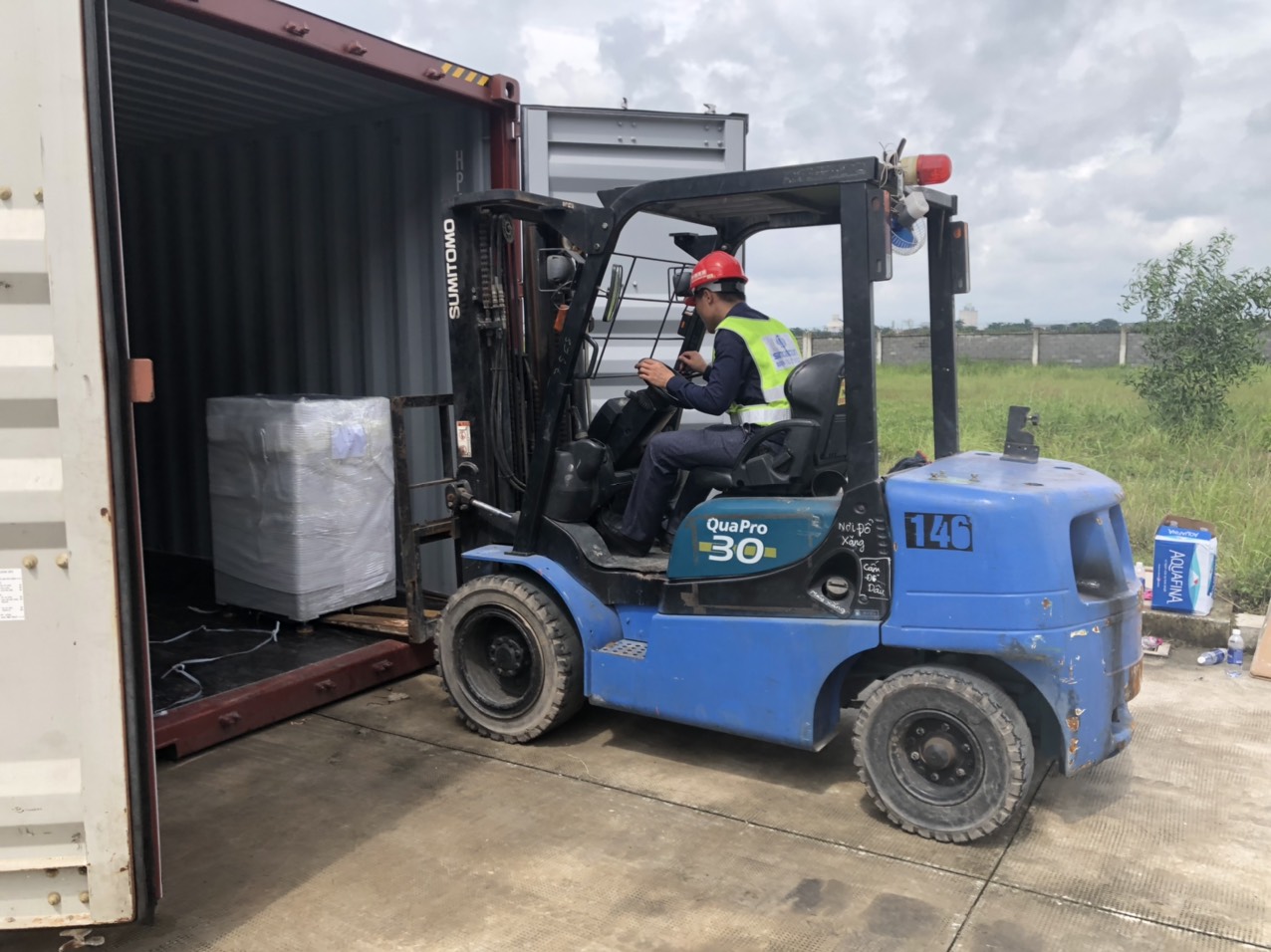 Xe nâng hàng di dời hàng hoá