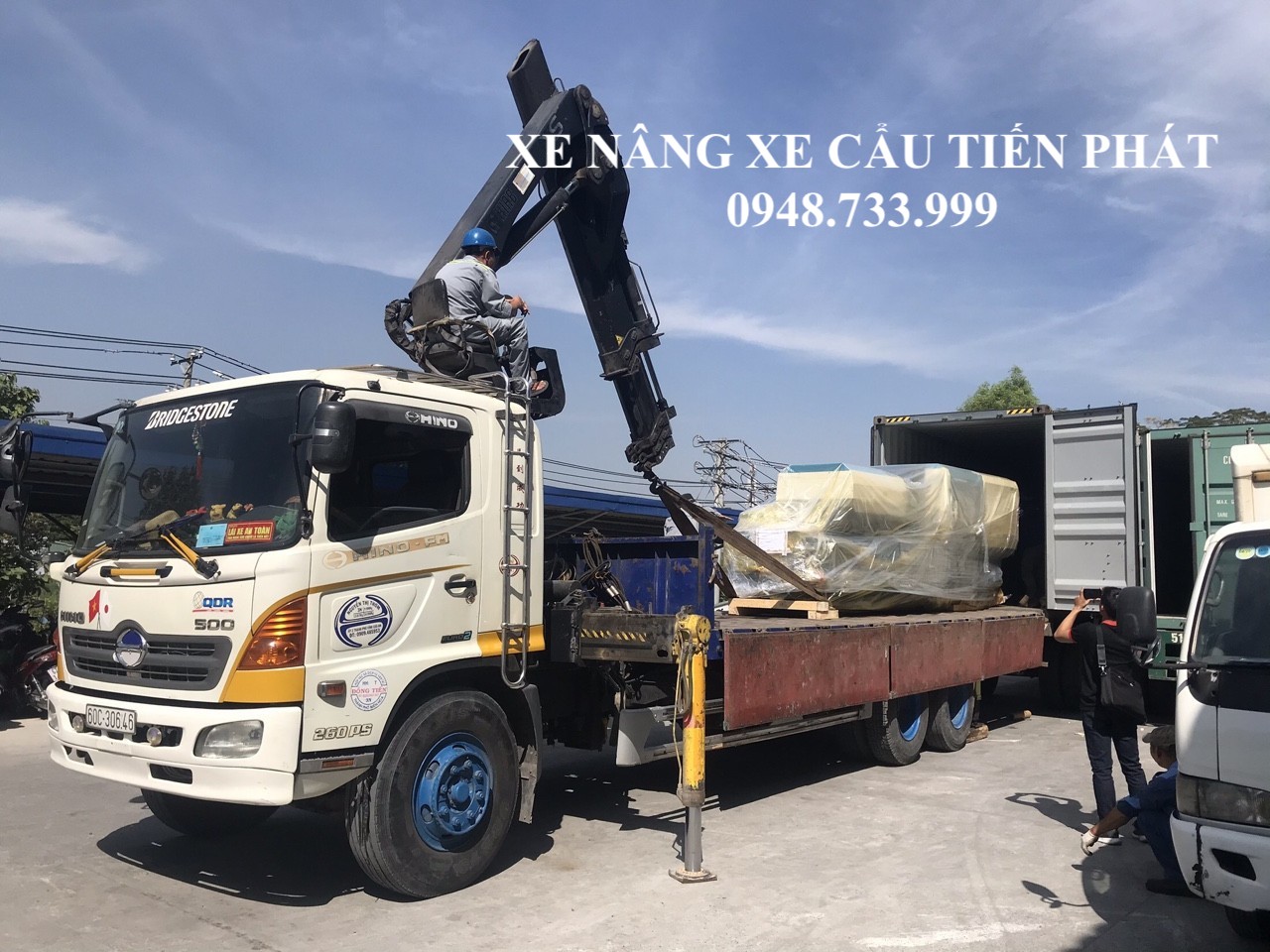 Cho thuê xe cẩu rút hàng khỏi container 0948.733.999