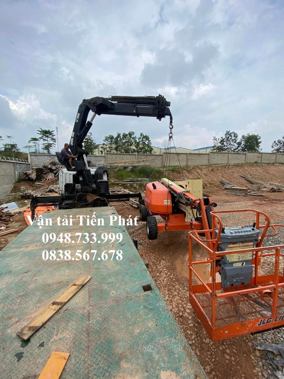 Cho thuê xe cẩu 15 tấn tại Bến Cát 0948733999
