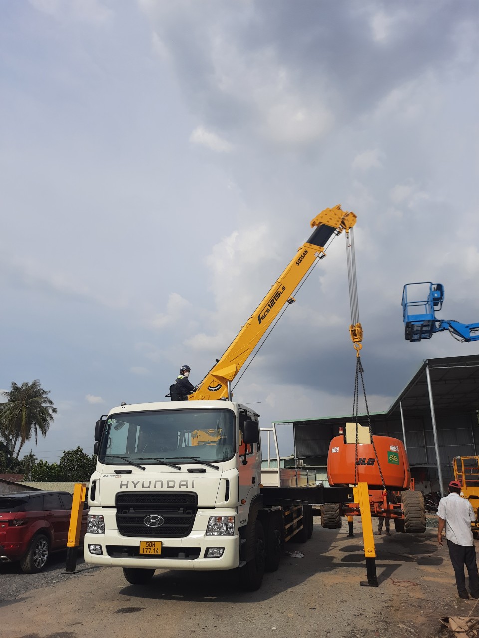 Cho thuê xe cẩu 13 tấn tại Bình Dương