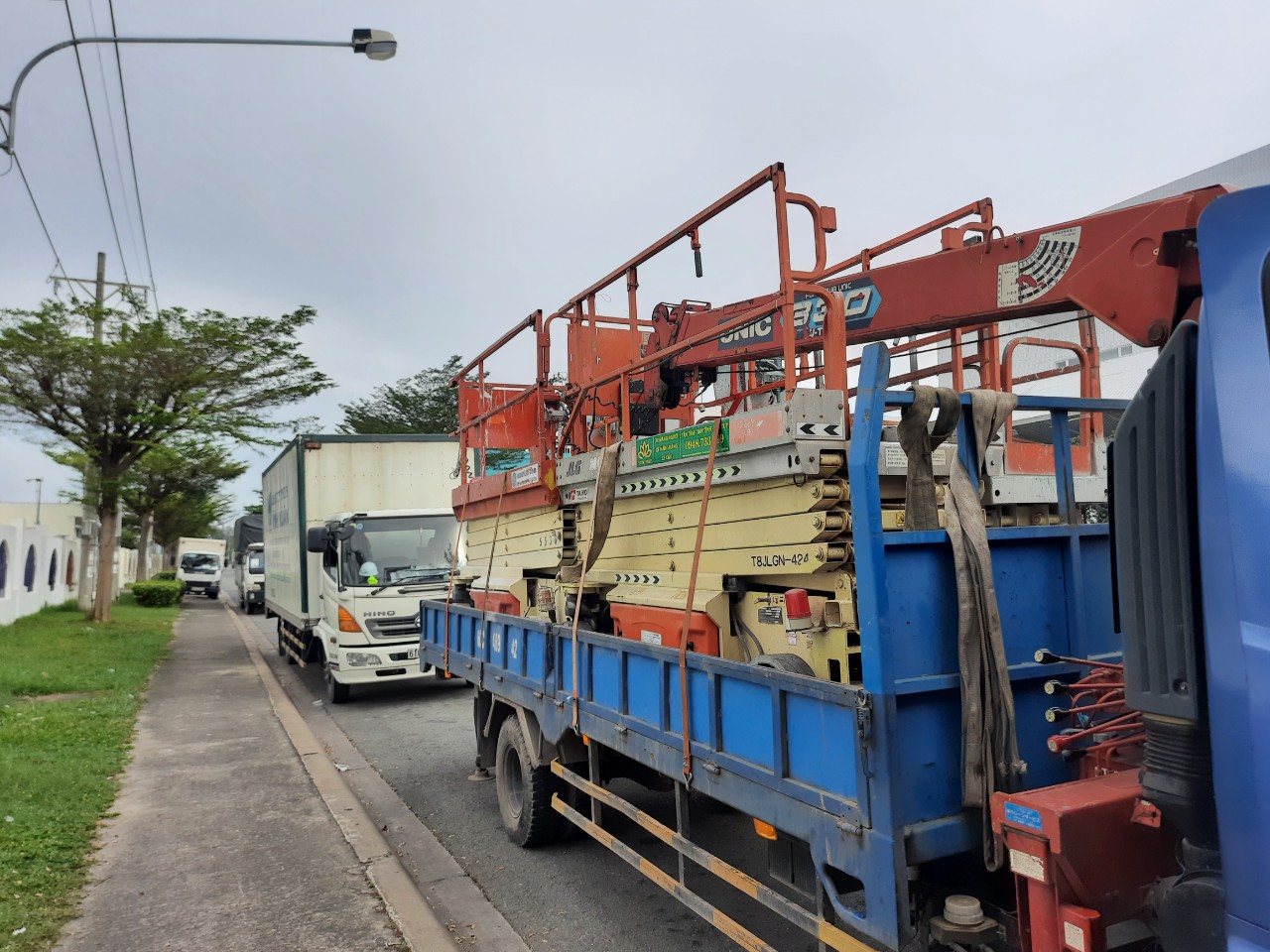 Cho thuê xe cẩu thùng 3 tấn 0948733999