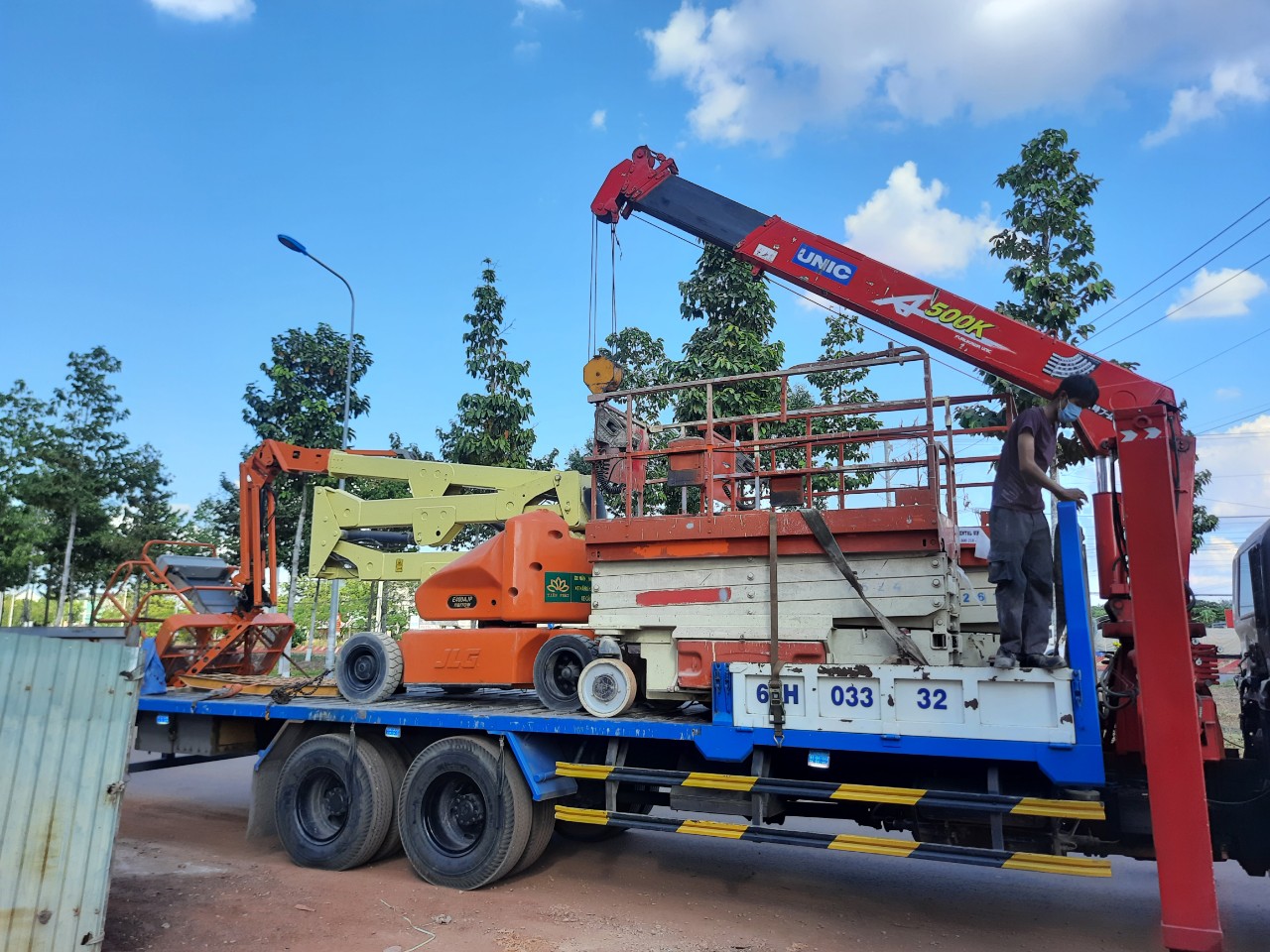 Cho thuê xe cẩu thùng tại KCN Tân Đông Hiệp Bình Dương 0948733999