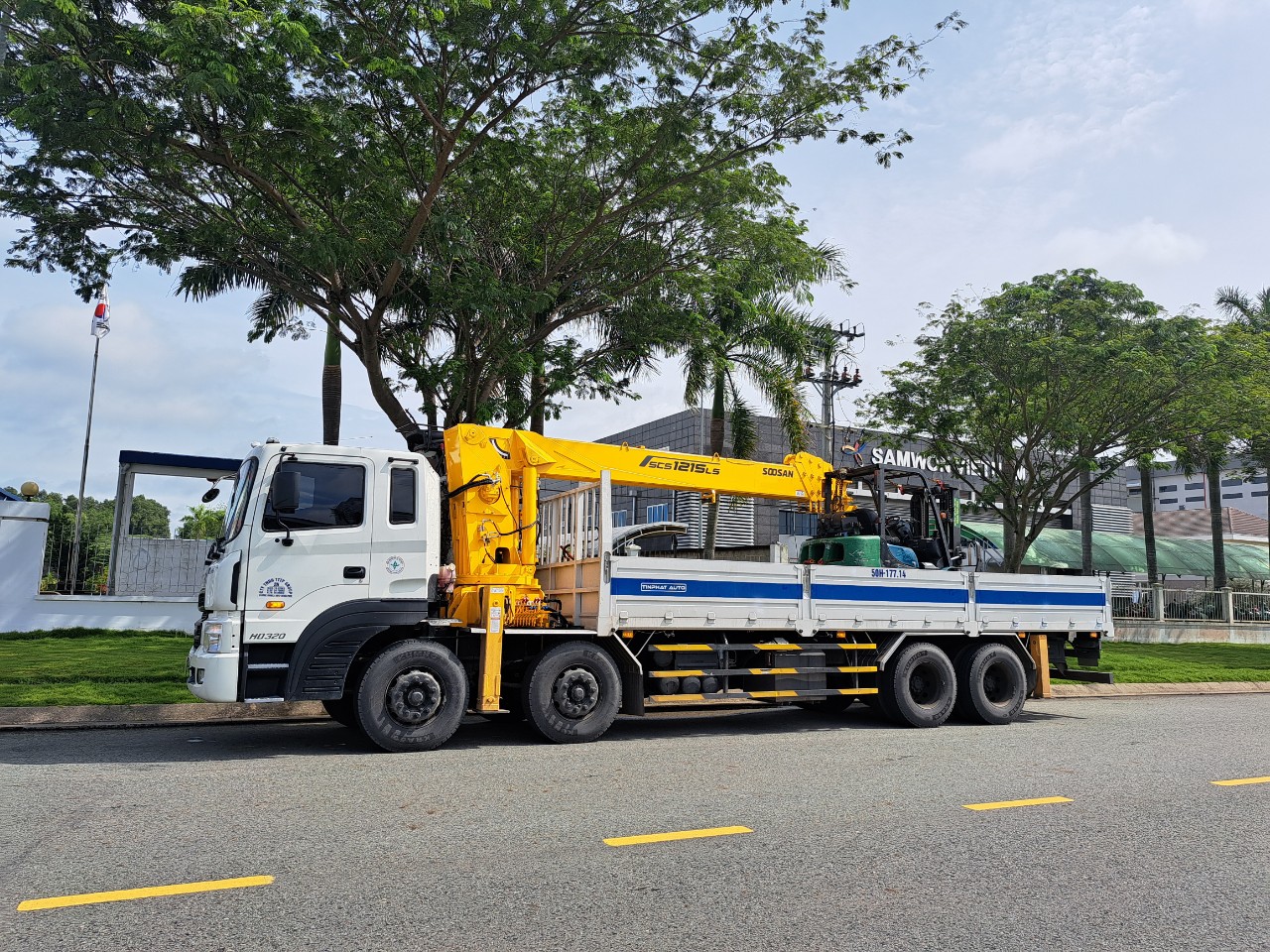 Cho thuê xe cẩu tại Bình Dương 0948733999