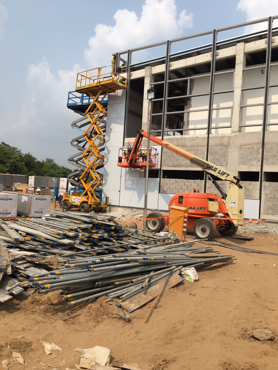 Cho thuê xe nâng người thi công Panel tại Bình Hoà An Giang