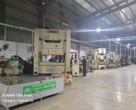 RÚT CONTAINER, LẮP RÁP MÁY DẬP 200 TẤN CHO NHÀ MÁY TẠI BÌNH DƯƠNG - XE NÂNG TIẾN PHÁT