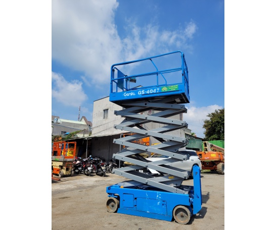 XE NÂNG CẮT KÉO 11.8M SÀN - GENIE 4047 
