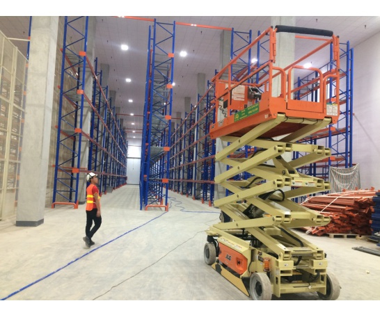 CHO THUÊ XE NÂNG NGƯỜI GIÁ RẺ TẠI BÌNH DƯƠNG - 0948.733.999 - XE NÂNG TIẾN PHÁT 